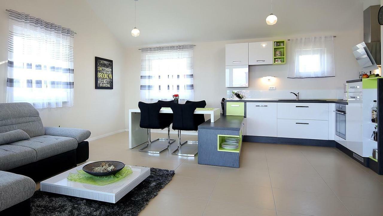 Apartment Porpo Malinska Buitenkant foto